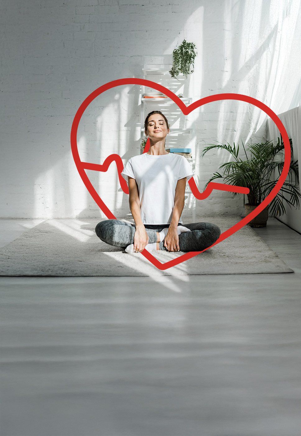 Senhora a meditar tranquila porque está protegida pelo Seguro de Saúde.