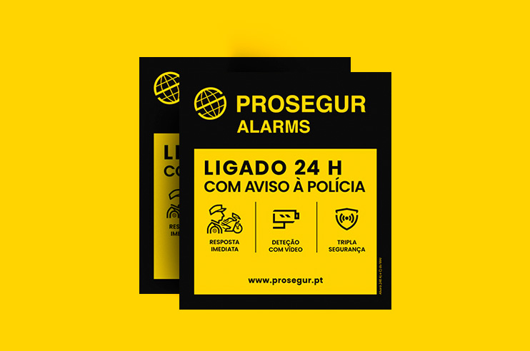 Placa dissuadora com aviso de alarme ligado