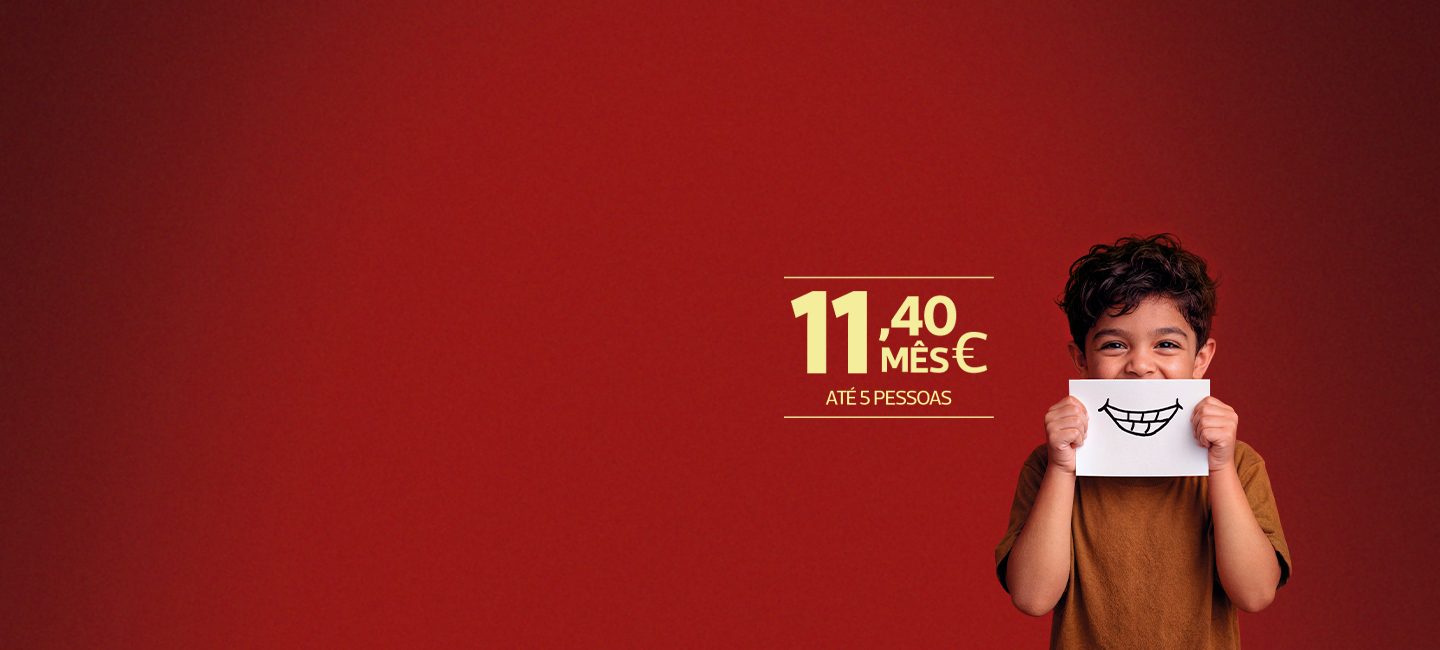 Criança a sorrir e do lado esquerdo surge o preço em grande 