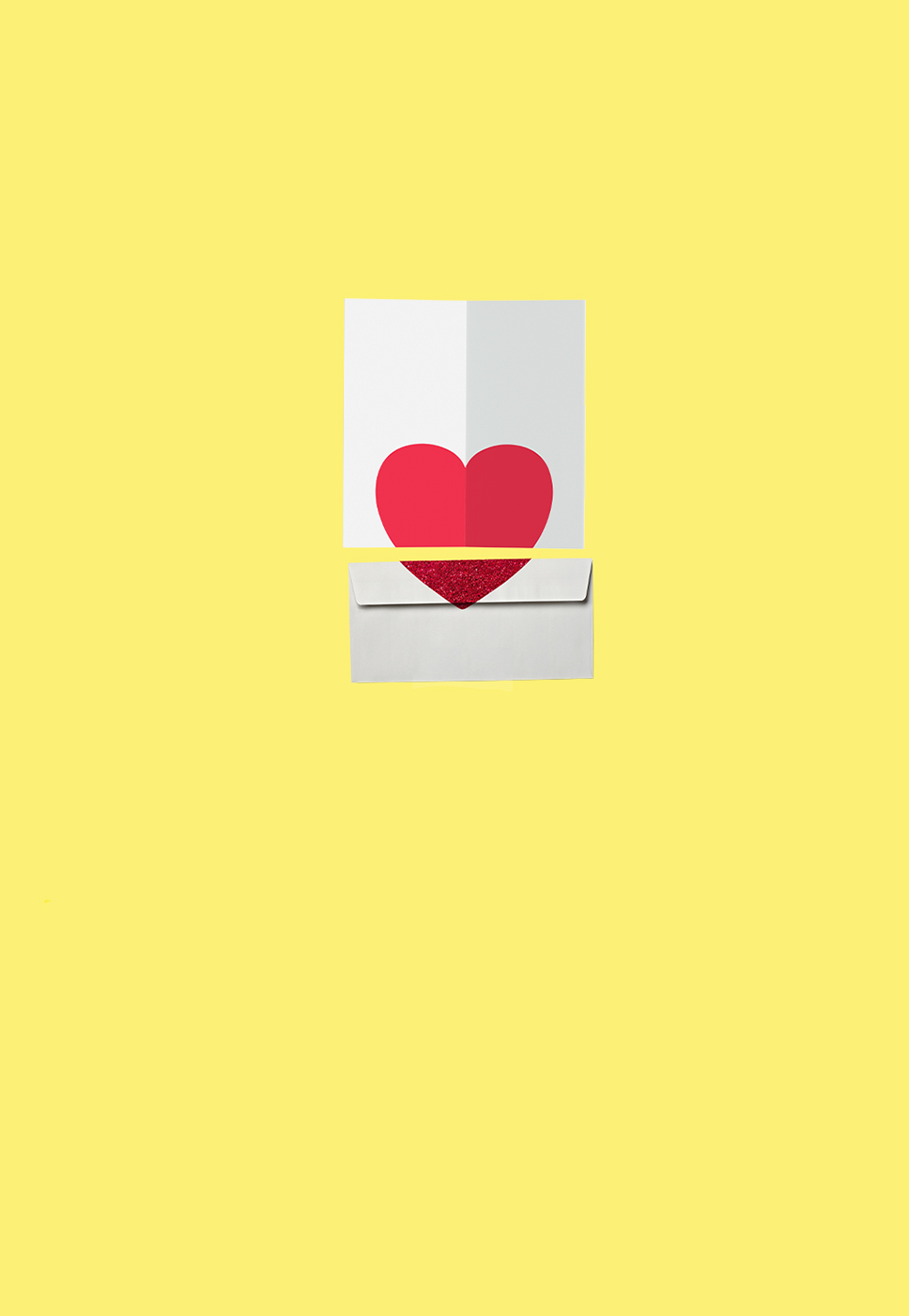 Folha de papel e carta que juntos formam um coração vermelho